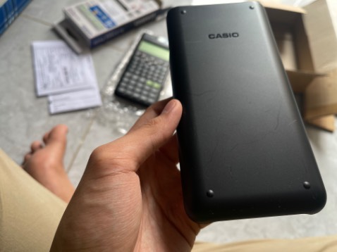 Mua hàng mới, giao hàng cũ, trầy xước. Yêu cầu đổi cái mới gấp.