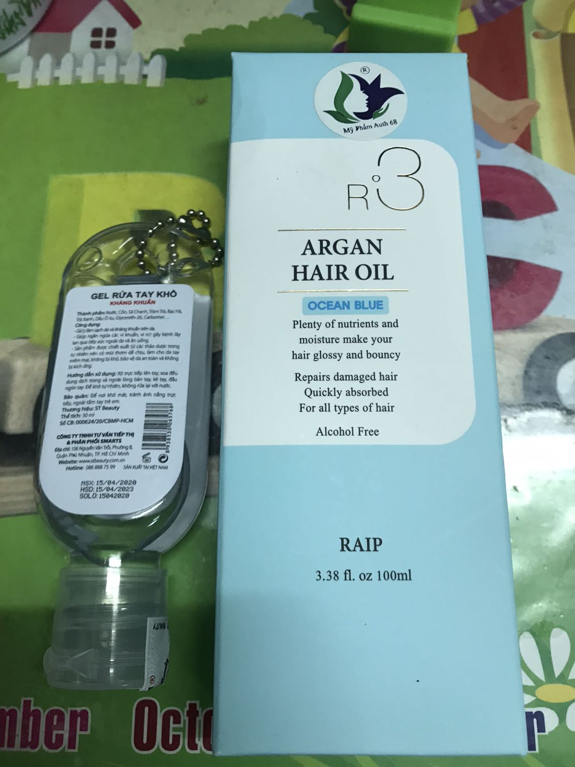 Shop bán hàng rất có tâm. Đóng gói cẩn thận mà còn tặng thêm chai nước rửa tay bé xinh. 
Dầu dưỡng tóc này mùi nhẹ nhàng dễ chịu, dài rất mượt tóc Shop bán hàng rất có tâm. Đóng gói cẩn thận mà còn tặng thêm chai nước rửa tay bé xinh. 
Dầu dưỡng tóc này mùi nhẹ nhàng dễ chịu, dài rất mượt tóc