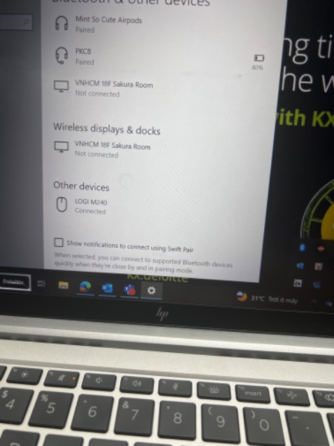Silent Touch: 10 điểm

Tuy nhiên, mua chuột hôm thứ 6, dùng được 1 ngày + nguyên ngày thứ 2. Đến chiều thứ 2, chuột đã chết. Vẫn hiện connected nhưng di chuyển chuột trên bàn thì màn hình không hiện lên chuột trên màn hình.

Mặc dù Pin hiện 90%. Cũng đã khởi động máy, thay pin đủ kiểu nhưng vẫn không hoạt động