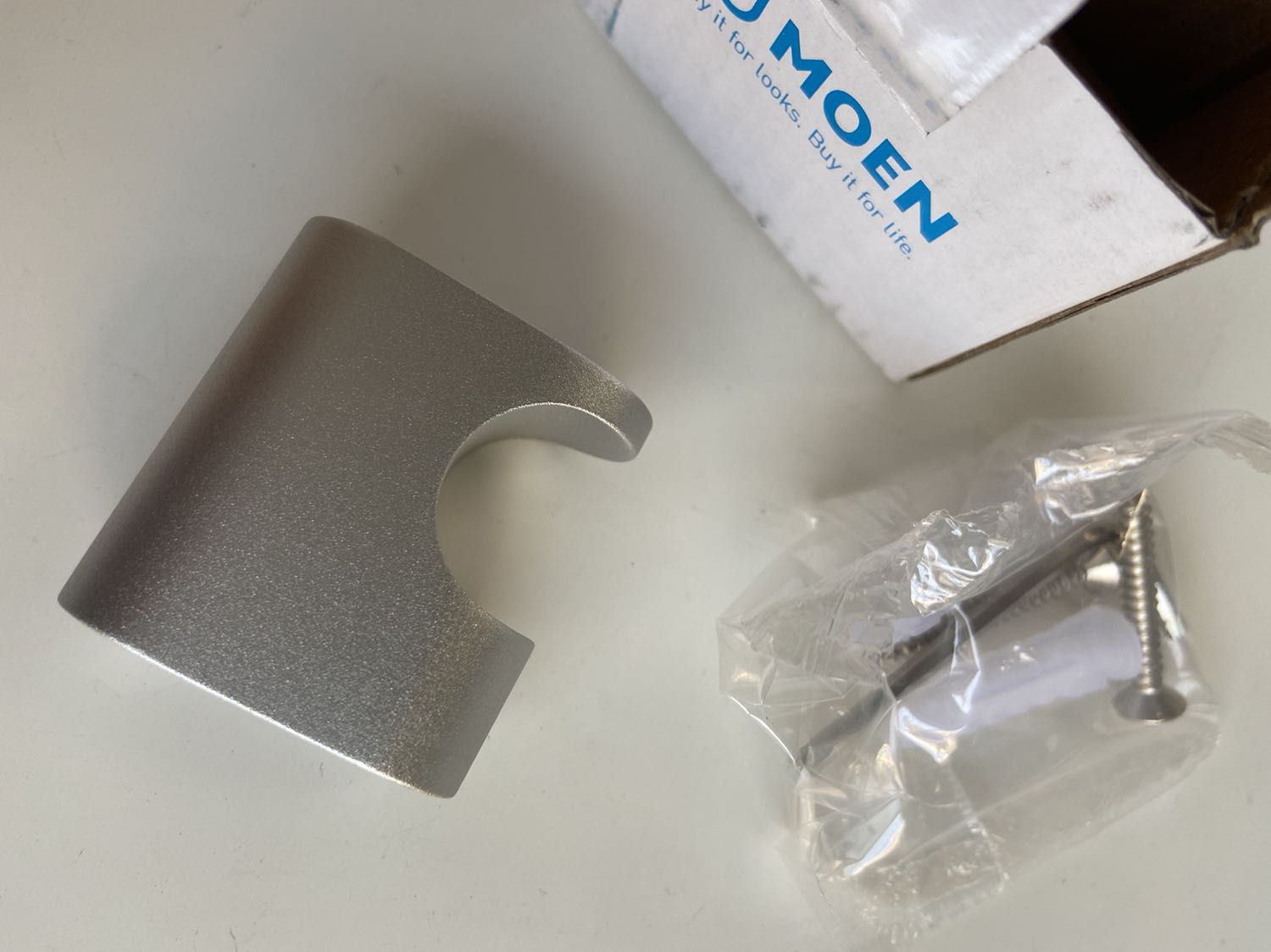 Móc đẹp, chắc, móc được nhiều đồ. Dễ lắp. Nên mua nhiều cái gắn sẽ đẹp hơn nhé mọi người