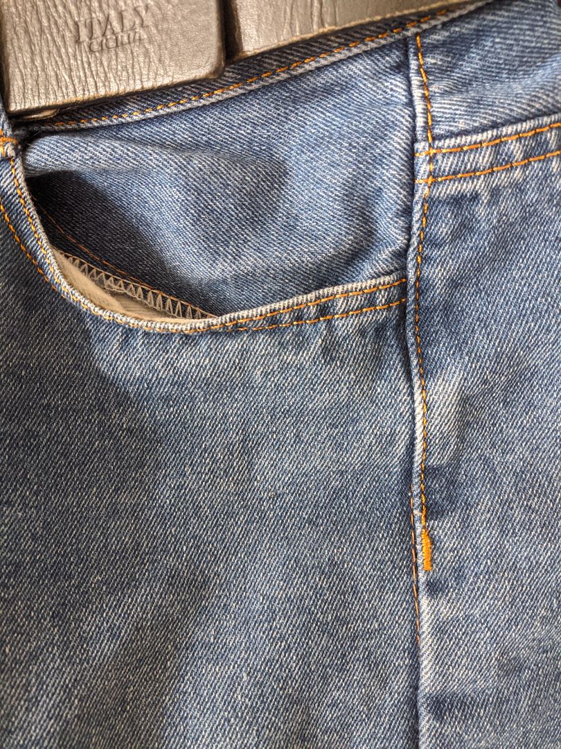 Chất được, dáng khá ổn. Ko có gì phàn nàn với tầm giá này ngoại trừ vòng bụng bị rộng (dài vừa).