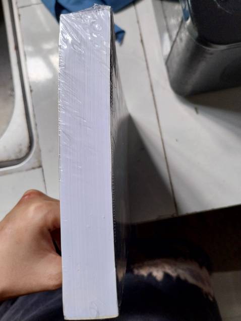 Sách đẹp, bọc seal chắc chắn cẩn thận, không bị móp méo gì hết. Giao nhanh, mình ở ngoại thành SG 3 tiếng giao tới rồi tuyệt vời