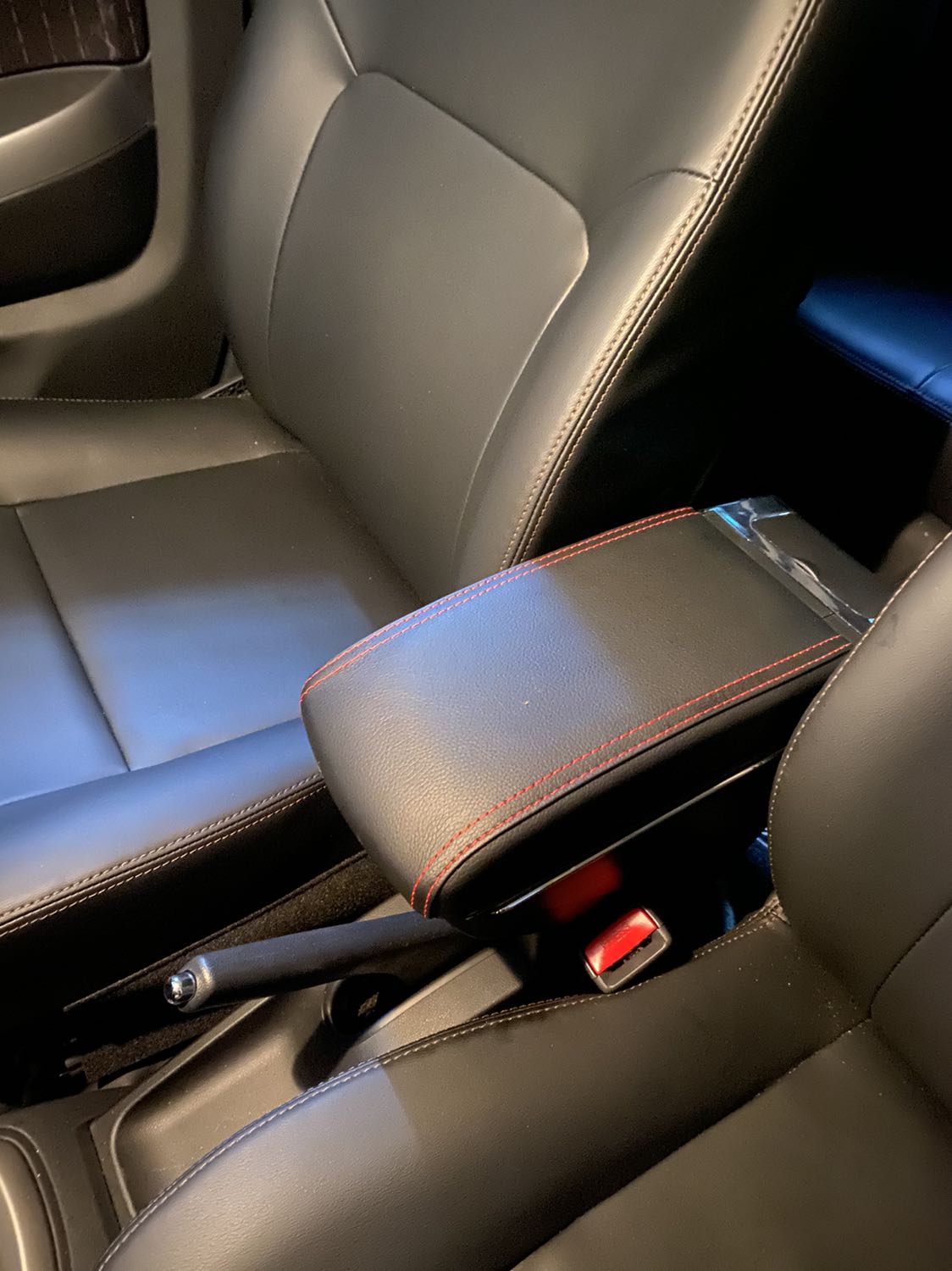 Sản phẩm này gắn vào làm cho thao tác kéo phanh gặp khó khăn. Khi gắn vào xe cũng không được chắc chắn, hơi sục sịch khó dùng