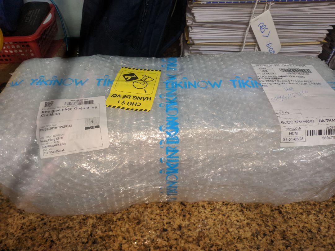 Đèn oke sử dụng đơn giản, kết nối với ứng dụng nhanh, chỉ có điều thời gian sản xuất từ 2018 trên vỏ . Tiki giao hàng nhanh hơn dự kiến, bọc cẩn thận. Sẽ ủng hộ tiếp.