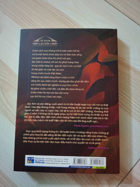 Lúc thấy tựa sách thì mình mua ngay, sách rất đáng đọc nha, về chất độc màu da cam