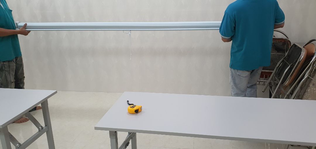 Đóng gói chắc chắn, cẩn thận. giao hàng nhanh. Màn chiếu rất đẹp, to, dầy dặn, chắc chắn