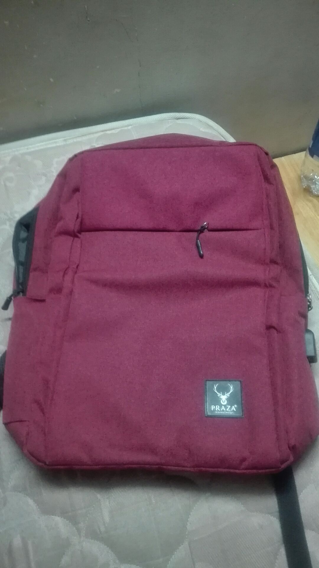 màu không được như trong hình balo khá rộng nên gần như hình vuông hơi thô nên phù hợp cho bạn nào cần mang nhiều đồ... giao hàng nhanh chóng