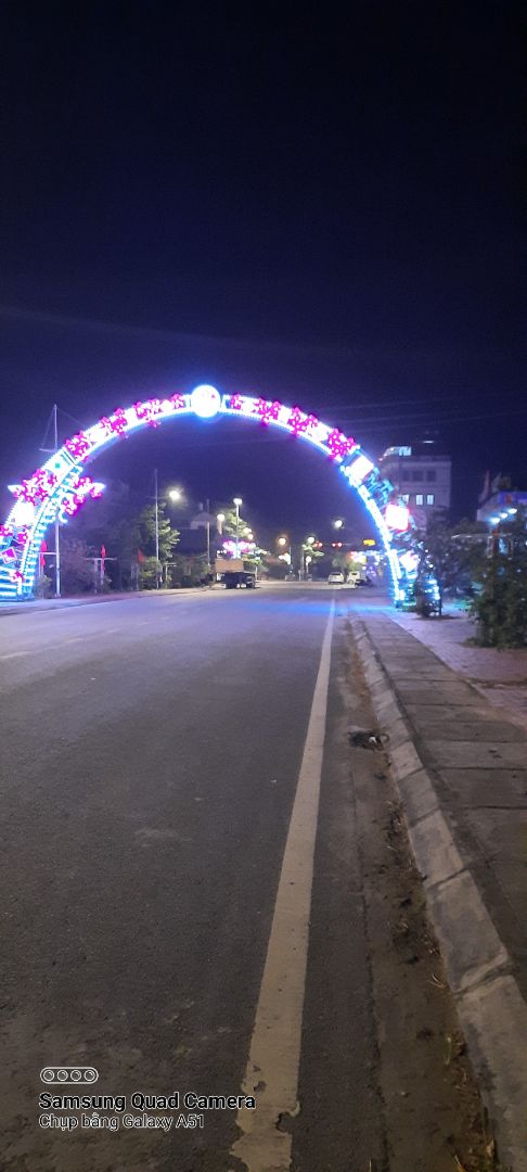 Rất hay vì có điều khiển từ xa, có thể hẹn giờ tắt, mở được. Lười chụp ảnh.