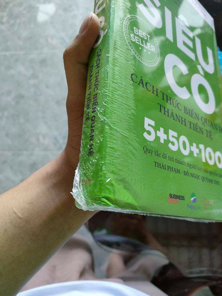 thất vọng về cách vận chuyển sách của tiki,  đây là lần thứ 3 liên tiếp mình nhận sách bị nhăn như vầy.  Chắc không dám mua sách trên tiki nữa,  gói hàng quá tệ, sách ko dc bao bọc bảo vệ,  chỉ đút vào họp rồi gửi đi thì làm sao mà ko nhăn dc