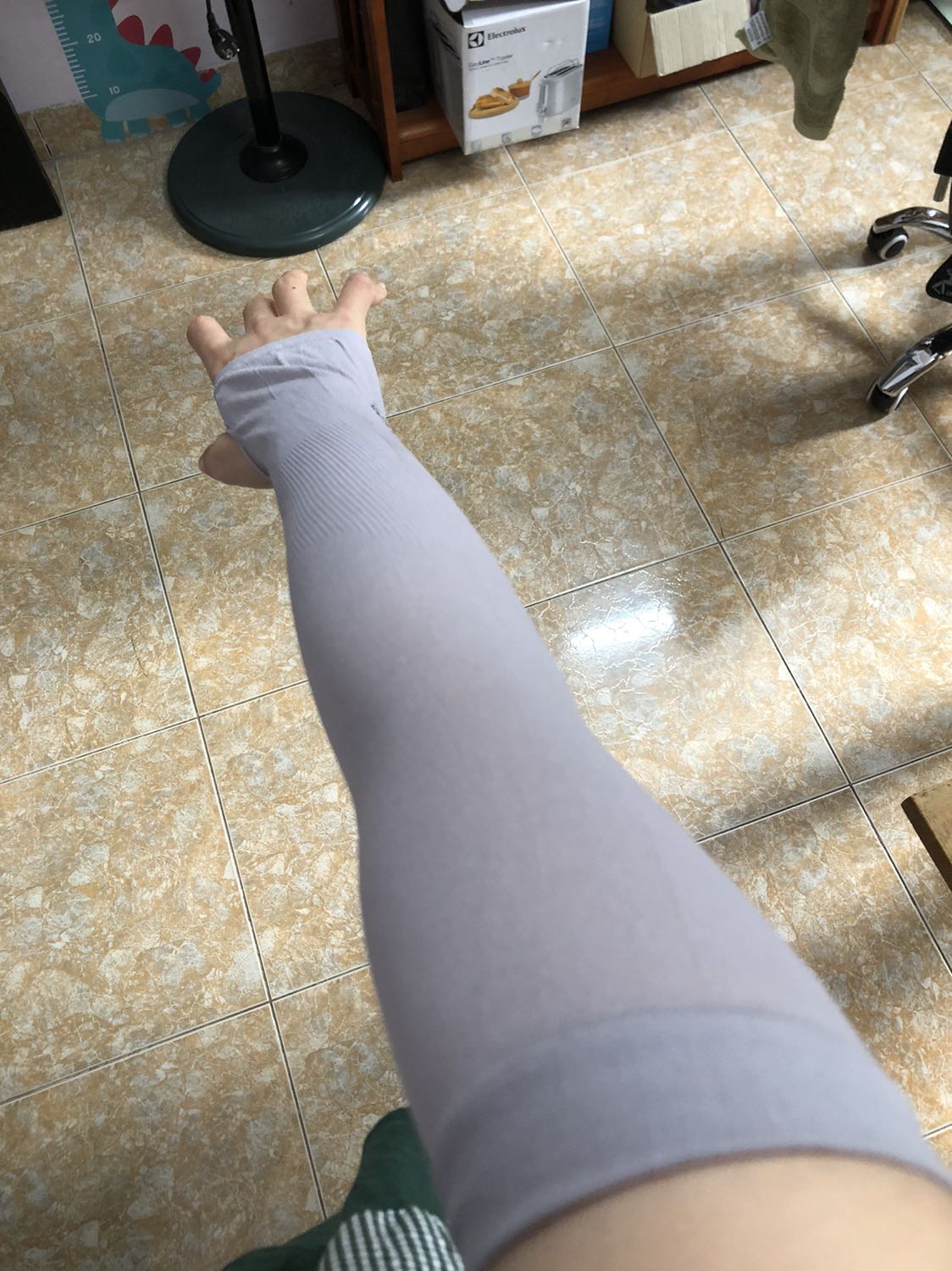 Co giãn cũng tốt nhưng nhiều sơ và chỉ vụn. Chất liệu mỏng, mịn nên dùng cũng k bị bí tay. Dùng sẽ k thích bằng găng tay Golovejoy loại đắt nhưng thay thế tạm cũng ok. Co giãn cũng tốt nhưng nhiều sơ và chỉ vụn. Chất liệu mỏng, mịn nên dùng cũng k bị bí tay. Dùng sẽ k thích bằng găng tay Golovejoy loại đắt nhưng thay thế tạm cũng ok.