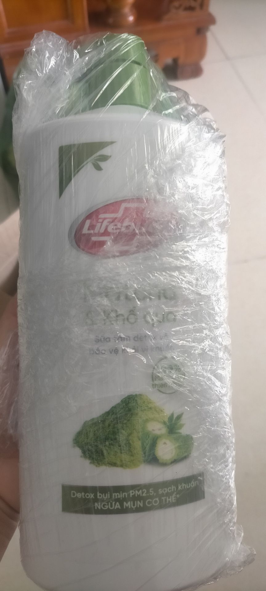 mình đặt hàng hôm qua, hôm nay đã giao hàng rất nhanh và đóng  gói rất cẩn thận hihi
cảm ơn shop và bạn giao hàng rất nhiều nè 😀 còn về chất lượng thì mình luôn chọn tất cả sản phẩm của hãng này nên rất an tâm nè , sữa rửa tay matcha nha đam cũng thơm lắm nè..👍