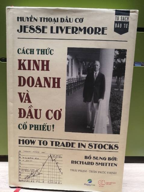 Jesse Livermore thì quá ư là nổi tiếng trong giới đầu cơ. 

Mình đã chờ cuốn sách này và mua ngay từ lúc mở bán luôn. 

Sách rất hay nha mọi người. Rất đáng tiền. 

Tiki giao hàng nhanh, chất giấy thơm. Đánh giá shop 5 sao.