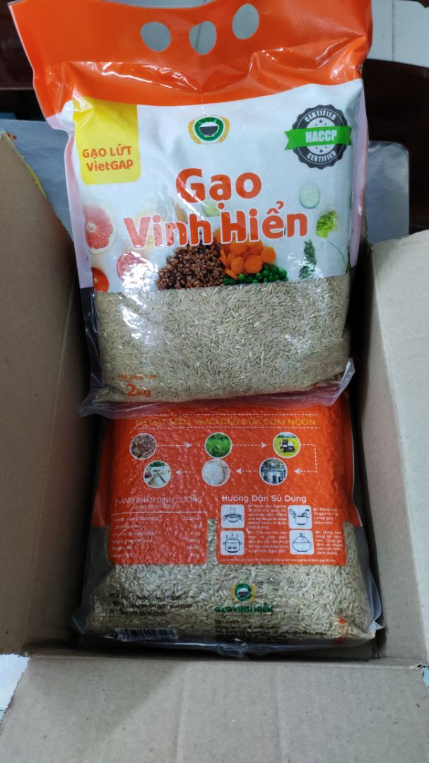 Hàng giao đúng hẹn, đóng gói kỹ, đẹp. Hàng mới sx, tuy nhiên 2 gói thì 1 gói bị xì.
Cơm mềm, tơi xốp, không thơm như gạo Thái Lan tương tự. Ủng hộ 5*