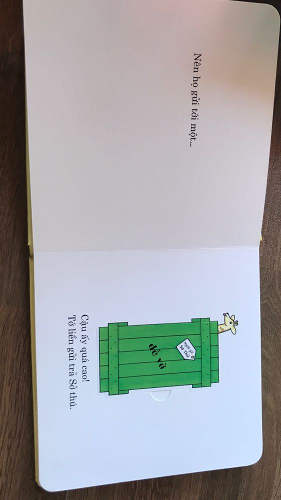 Sách giấy dày, mực in đẹp, nội dung và hình ảnh thú vị sinh động lắm ạ.