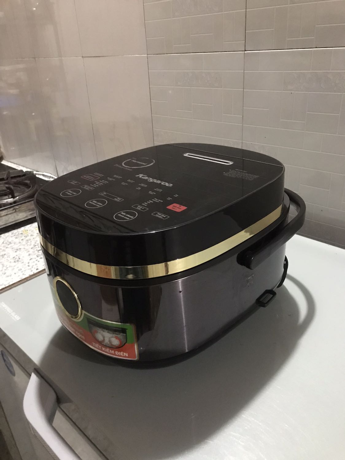 Nhân viên tư vấn nhiệt tình, hướng dẫn chu đáo, tuy sản phẩm có chút trầy xước nhưng vẫn cho 5sao