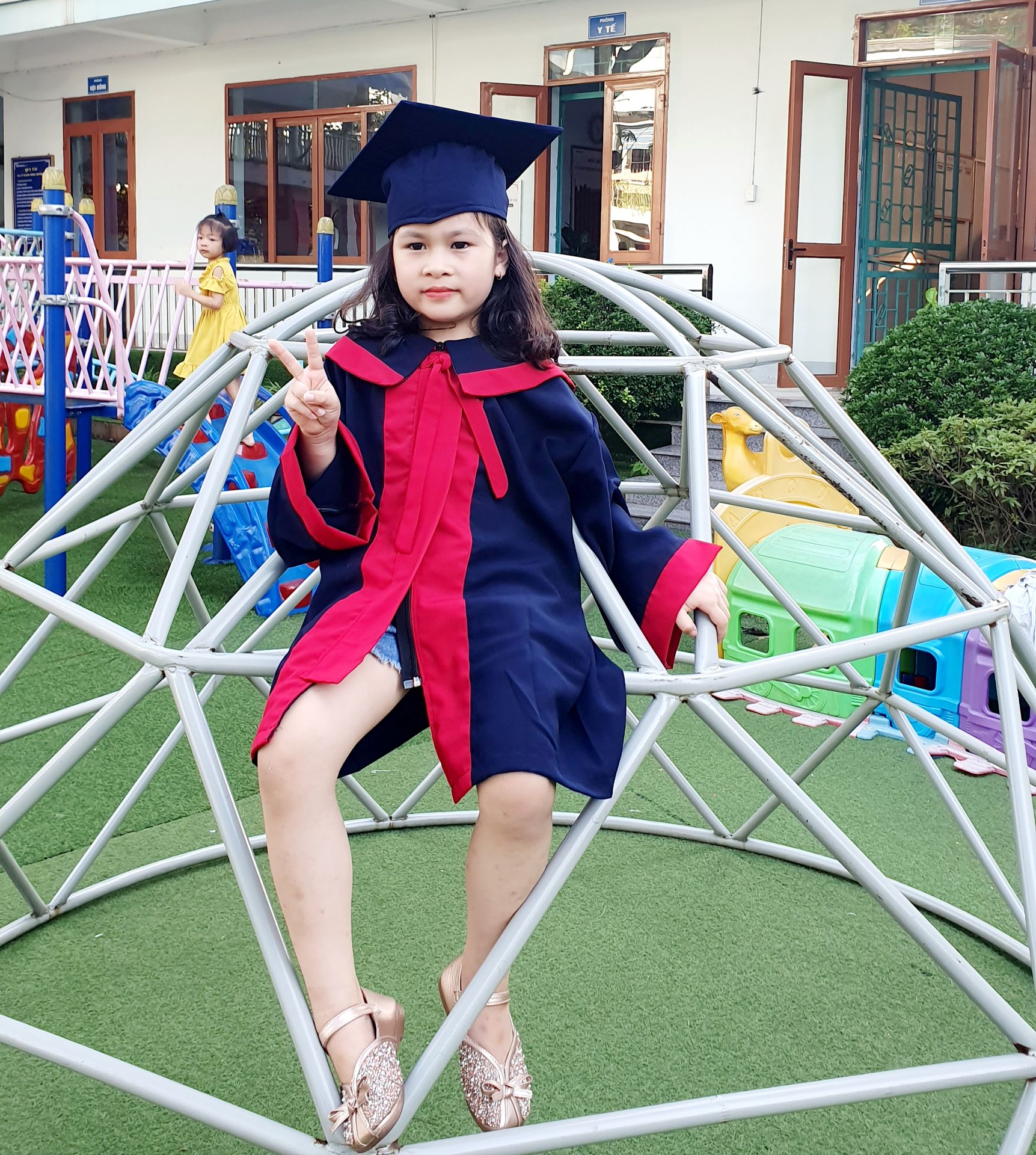 Sản phẩm đẹp như hình. Giao hàng nhanh, người giao hàng thân thiện. Quá hài lòng. mn nên mua cho bé nhé.