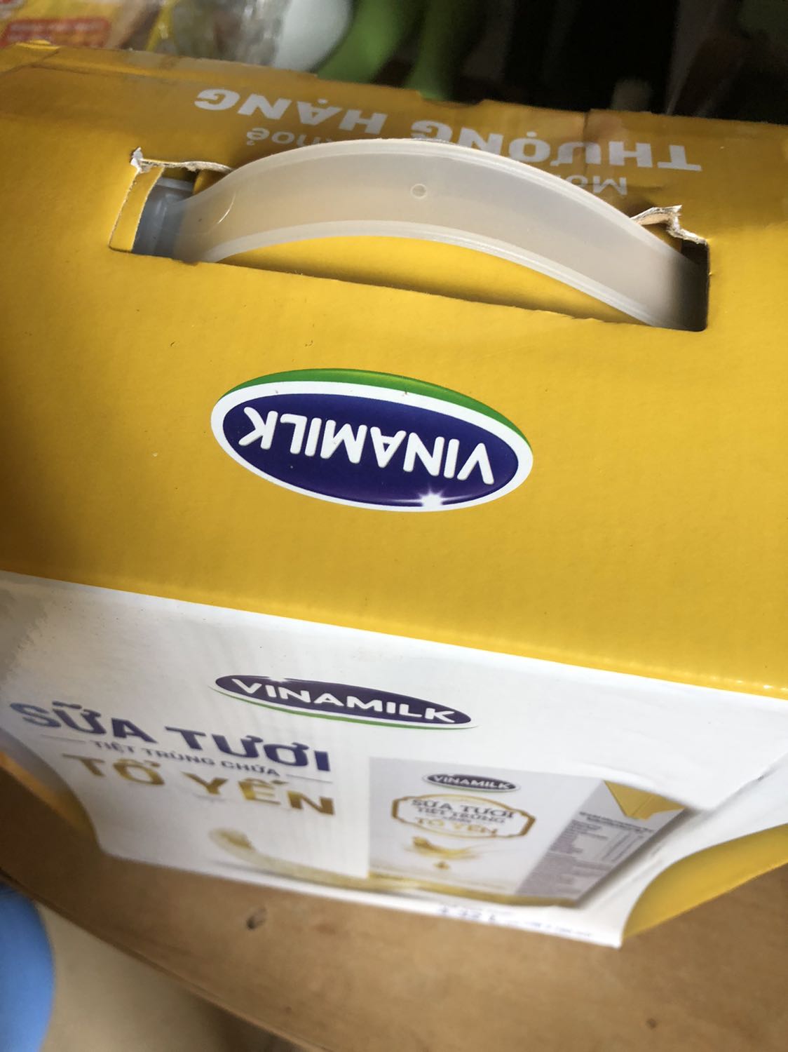 Sữa được giao hơi lâu, cỡ 1 tuần, do giao hàng nhanh giao cho. Sữa ngon, bao bì đẹp, mỗi lốc được bỏ vào hộp đẹp và sang. Phù hợp làm quà tặng nữa