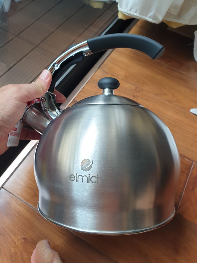 Ấm inox nhìn chung chắc chắn . Còn bền hay không sử dụng và đánh giá sau