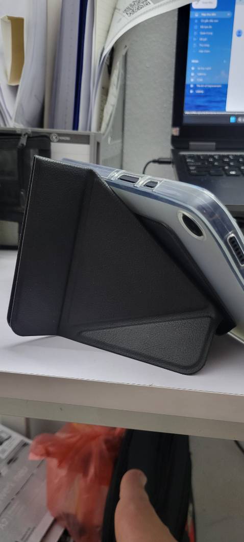 Vỏ chất liệu nhựa như quảng cáo. (Mình có đăng hình)