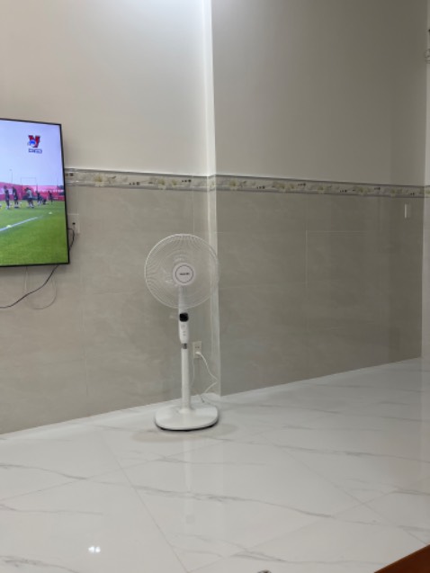 Mua lần đầu về lắp vô cái vành bị non nên không vô được 2 cái lồng. Gọi Tiki xử lý trả đổi hàng nhanh trong vòng 1 nốt nhạc. Tin tưởng hoàn toàn vào hậu mãi của Tiki. Trước mắt quạt dùng ok. Mua gì giá trị cao nên mua của tikitrading.