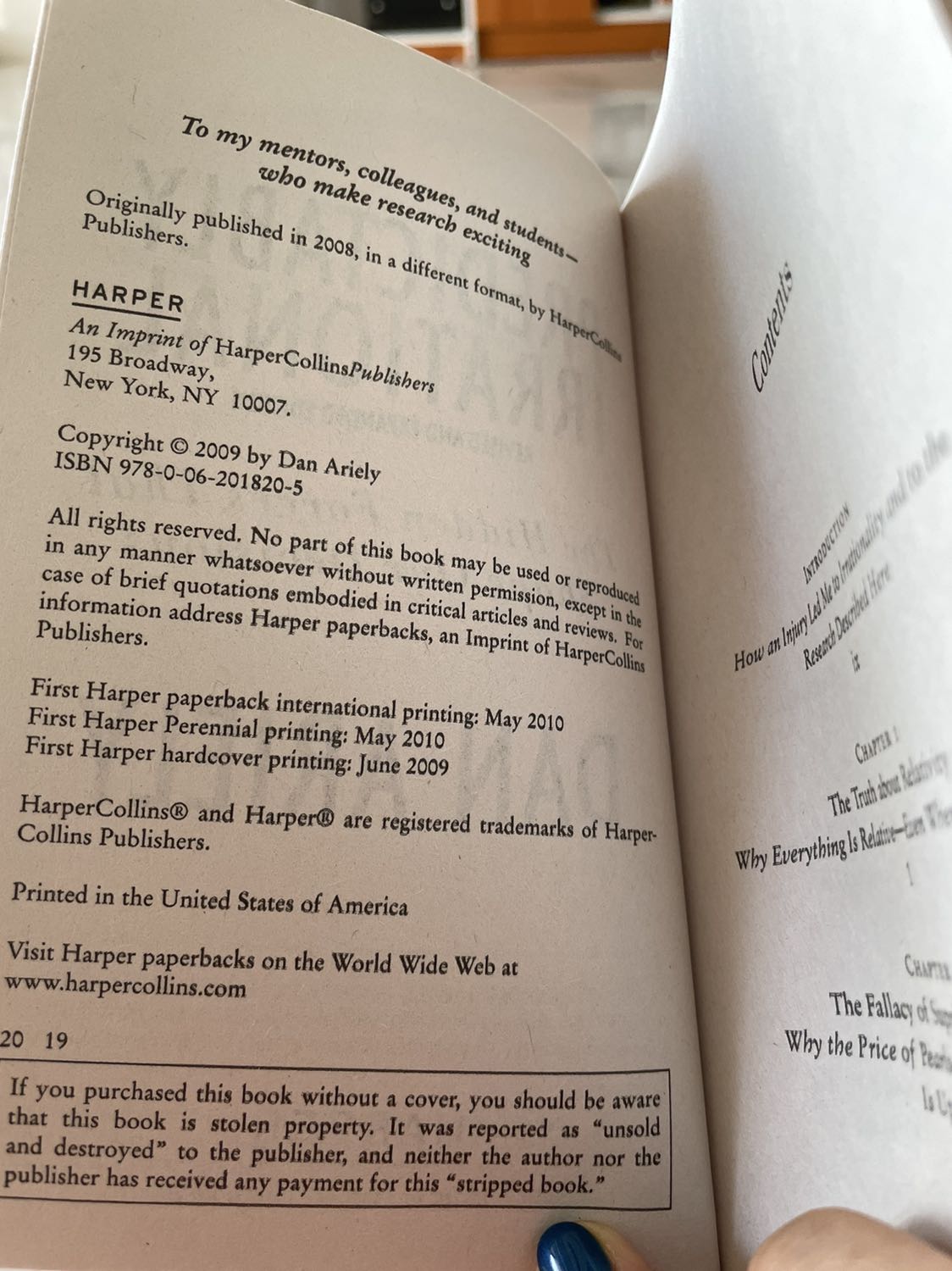 Sách đóng gói cẩn thận giao hàng nhanh. Tuy nhiên trang đầu thấy chũ hơi bị nhoè khó đọc. Nội dung thì hay miễn bàn