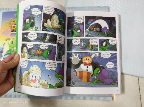 Đóng gói cẩn thận, giao nhanh, sách còn mới, hơi bụi một chút do lưu kho nhưng giá quá ổn.