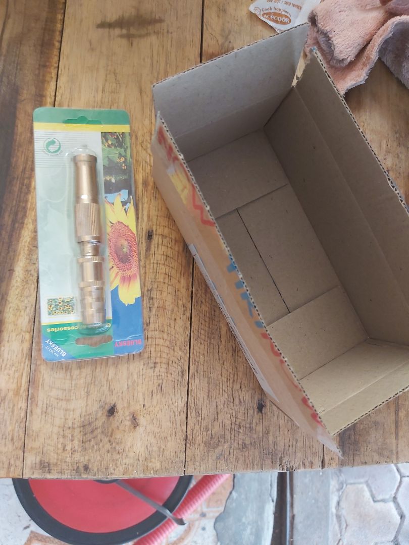 sản phẩm không có đầu siết,  thái độ nhân viên giao hàng kém,tồi,  nếu mà tôi nhận trược tiếp thì tôi sẽ không nhận,