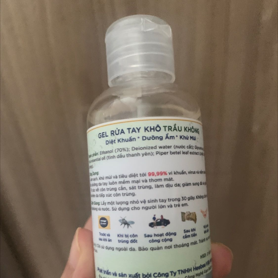 Chai nhỏ gọn, dễ dùng, rất thơm, dùng liên tục mà không ko da.