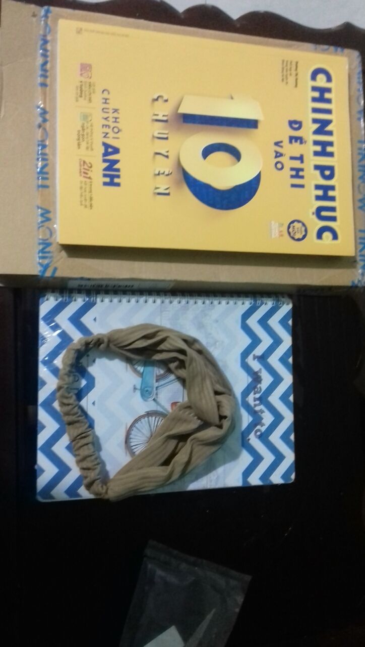 Băng đô hơi rộng, lỏng lẻo, không được chắc lắm. Giao hàng nhanh.