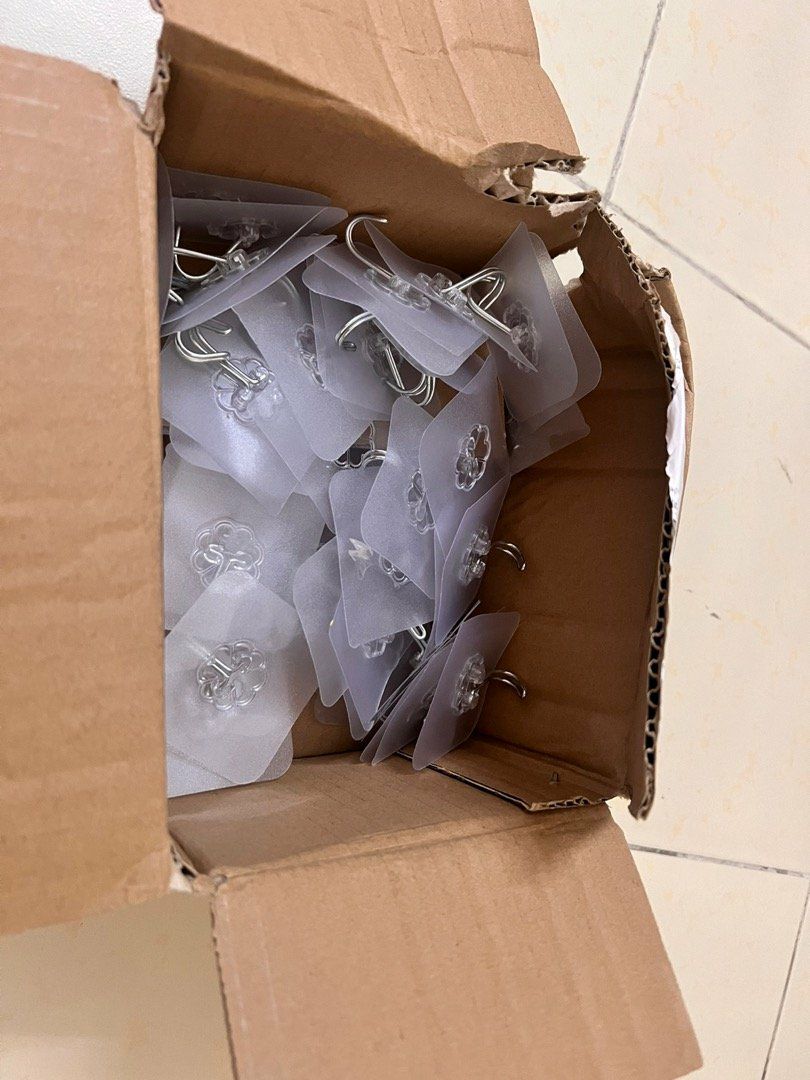 20 cái mà không thiếu cái nào ạ, móc chắc chắn.. dùng tốt mà hi vongk dùng được lâu.. sau sẽ ủng hộ tiếp ạ.. đáng mua thử nhá mn