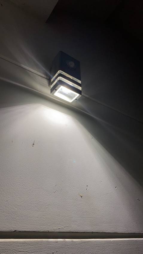 Bóng đèn chất lượng đáng tiền, đã mua hàng mấy lần shop tư vấn hỗ trợ nhiệt tình. Mình từng dùng các loại đèn hiệu khác, cảm quang thấy chất lượng ánh sáng kém hơn nhiều, độ sáng giảm nhanh so với đèn của Philips. Hàng thương hiệu uy tín có khác mọi người ạ, mắc hơn vài đồng nhưng mang lại trải nghiệm quá OK. Cảm ơn Shop đã mang đến sản phẩm chất lượng với giá hợp lý.