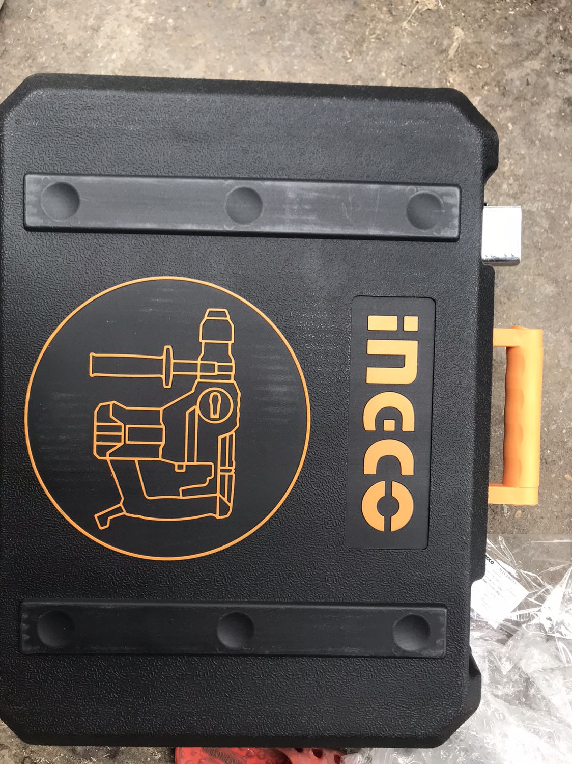 Sản phẩm đẹp và nặng đô. Mình cầm rất đầm tay. Đã đục vài cái điều hoà rồi. Đánh giá khách quan là tốt. Mong là máy bền