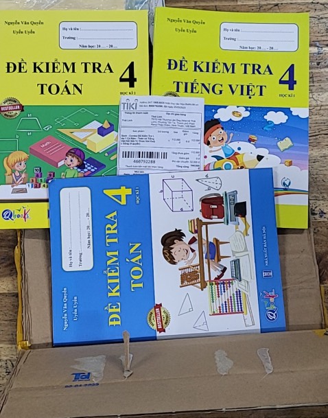 Mình đặt combo 4 cuốn đề kiểm tra lớp 1. Shop không những giao sai combo mà còn giao thiếu 1 cuốn trong khi thời gian chuẩn bị hàng rất lâu (Đã liên hệ Tiki nhưng thủ tục đổi trả phức tạp nên người nhận đành chấp nhận chịu thiệt)