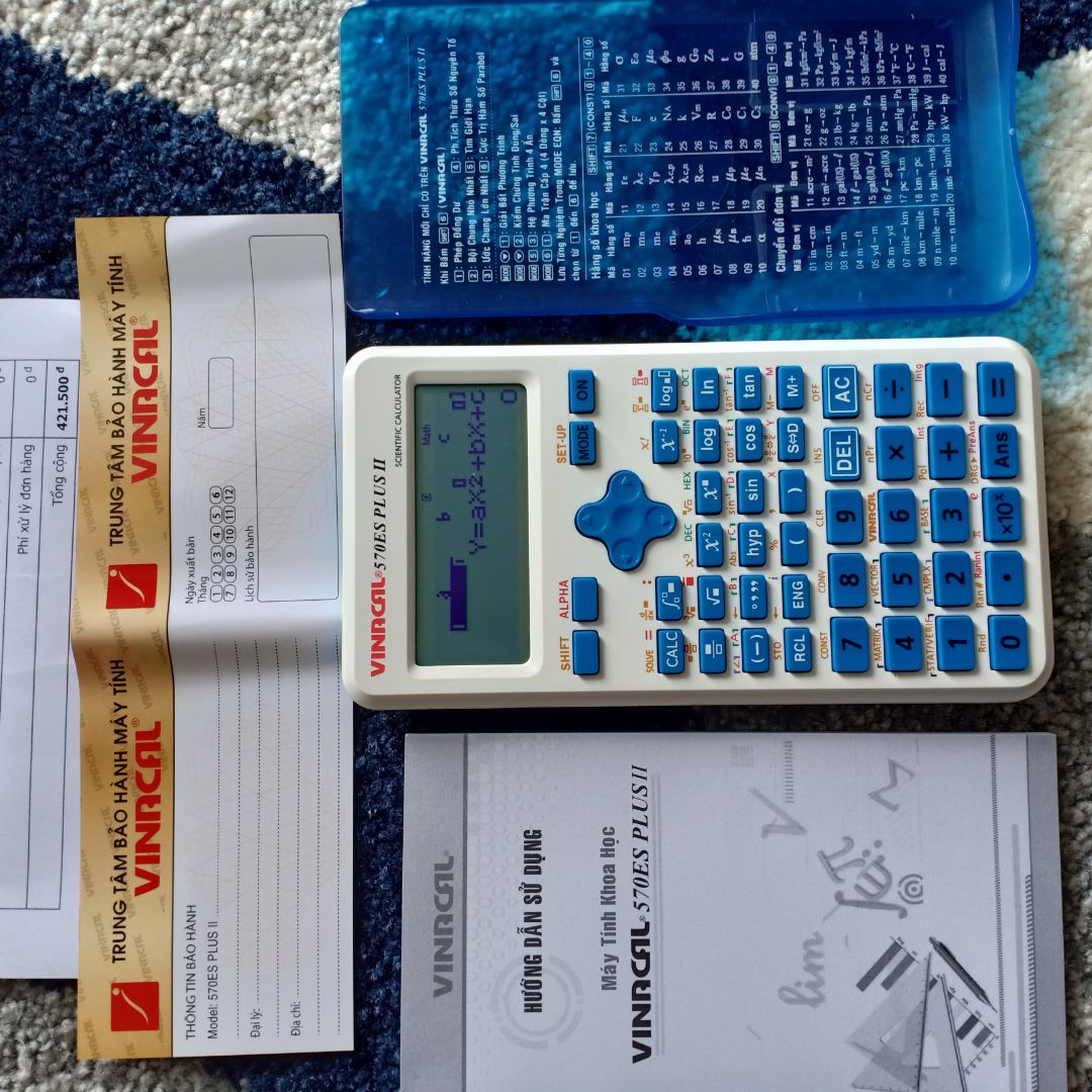 sản phẩm y hình, đầy đủ tem, giao đúng hẹn.
mua hàng việt thì chấp nhận một điều là nhìn, cầm sản phẩm như đồ chơi, nhẹ, nút bấm cũng nhẹ tưng cảm giác như cầm đồ chơi, thật sự! (so với máy Casio thì cầm chắc tay, phím chắc chắn)