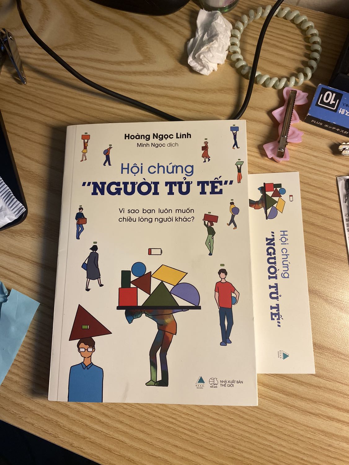 Một cuốn sách tâm lý về chủ để mình thấy rất phổ biến hiện nay khi ngta nghĩ rằng có thể làm người khác yêu quý mình bằng cách chiều lòng họ. Nội dung sách chi tiết, dễ hiểu có cả phần luyện tập cuối chương nữa. Bìa của cuốn sách đơn giản nhưng ngẫm thì rất ý nghĩ lun á. Shop giao siêu nhanh, đóng gói ổn, sẽ ủng hộ tiếp ❤️❤️❤️