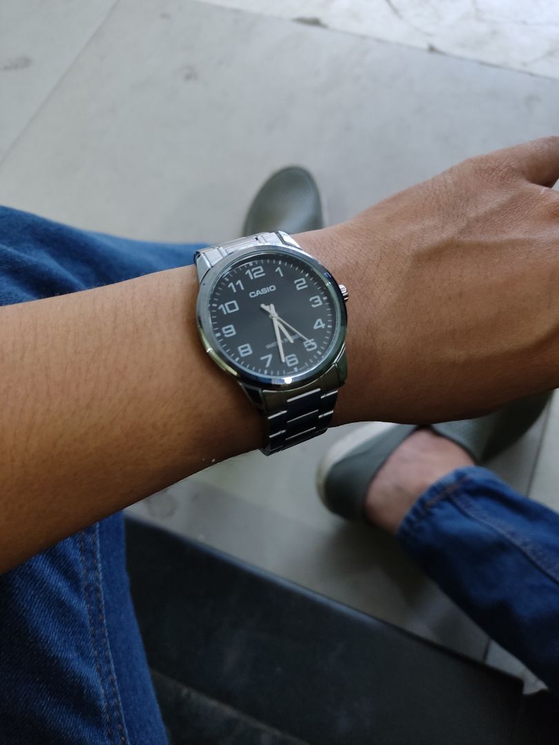 Mỏng nhẹ đẹp, thích hợp hơn với những ai cổ tay nhỏ