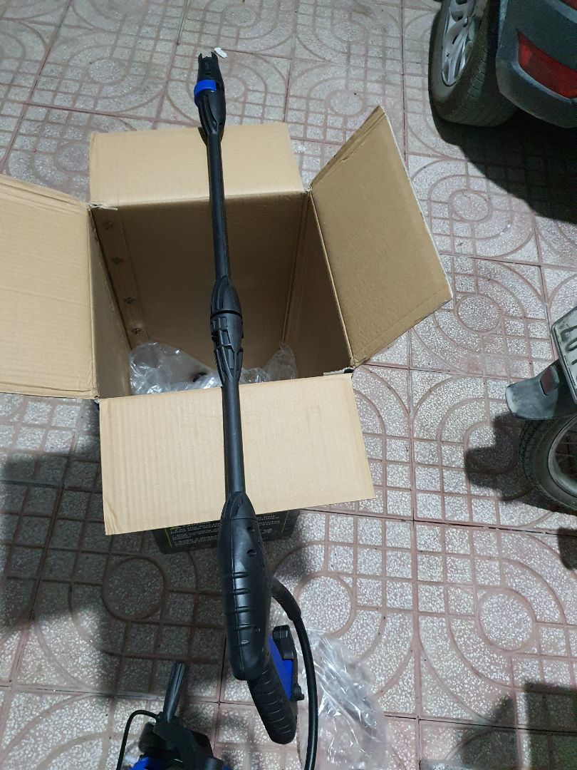 máy mạnh, rửa xe sạch nhanh hơn, có tay quay quấn ống gọn gàng, không chiếm diện tích cất giữ máy mạnh, rửa xe sạch nhanh hơn, có tay quay quấn ống gọn gàng, không chiếm diện tích cất giữ