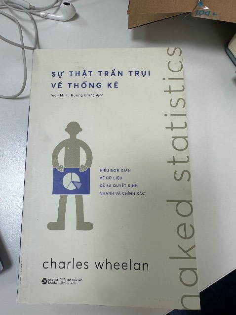 Bìa sách bẩn lem nhem, như sách cũ đã qua sử dụng nhiều lần