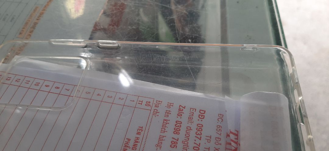 Ốp ko như quảng cáo, bị nhiều vết xước, không trắng và hơi ố, rất thất vọng