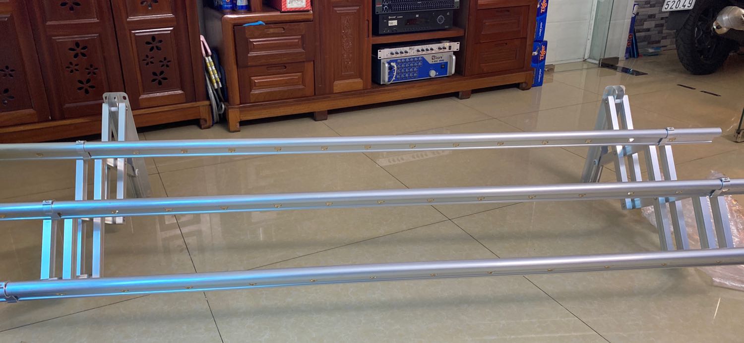 Nhà sản xuất nên bán kèm , Ốc tán để gắn sản phẩm thì sẽ tốt hơn, nên để lại một sao nha chỉ cho 4 sao lần này , riêng sản phẩm đẹp và tốt giống hình trên Web cigar Tiki.