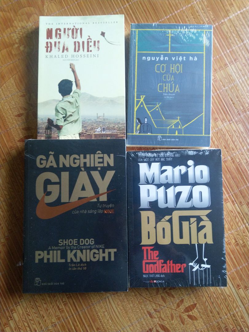 giao hàng trước dự kiến, sách nguyên seal k bị hỏng gì, nhưng mình k hài lòng cách đóng gói tiki, không bọc lót gì, trời mưa, rồi vận chuyển dễ méo hộp.