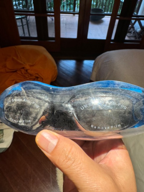 Kính cũ. Vỏ hộp trầy xước