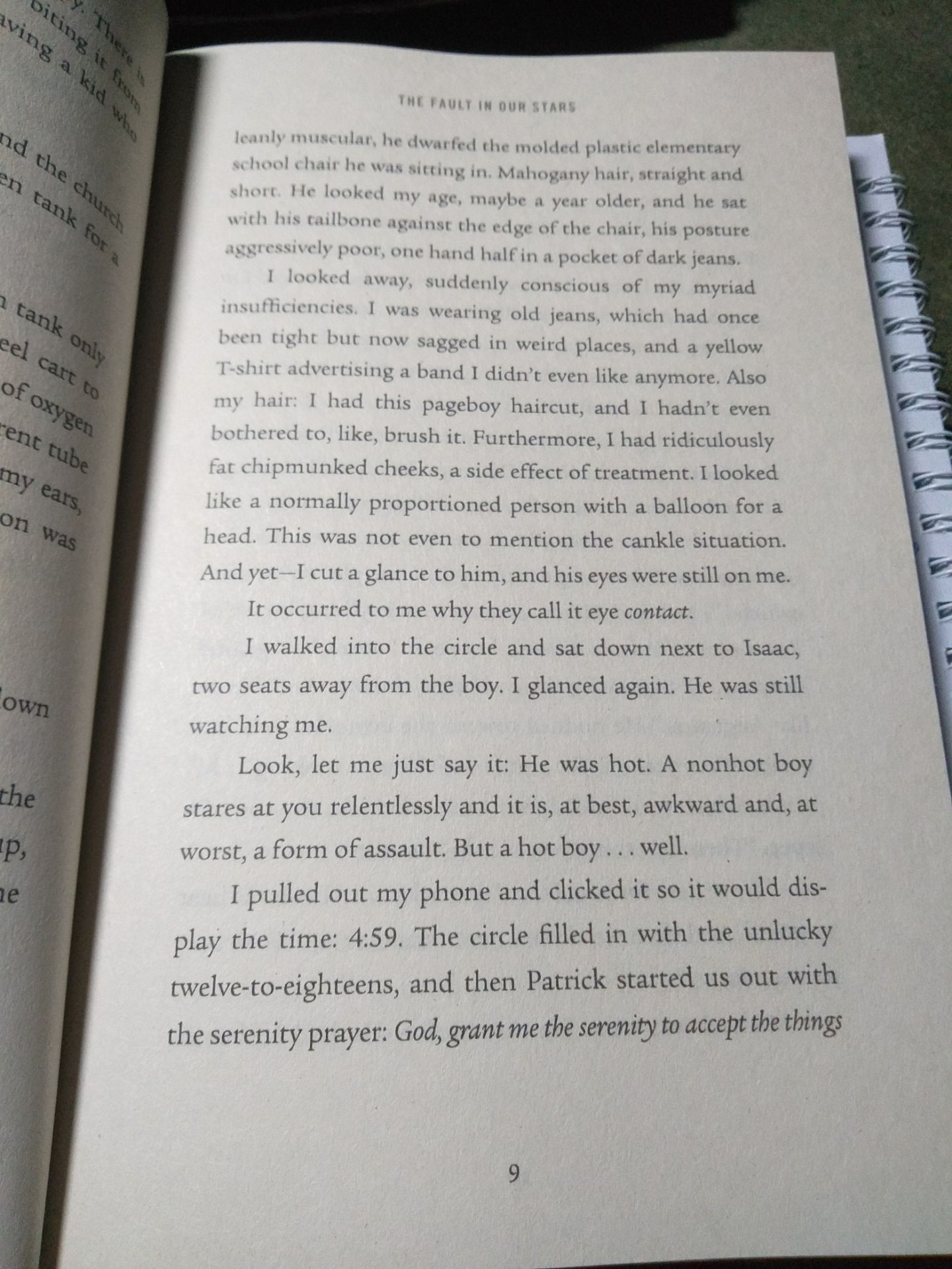 Sách giao nhanh được bọc lớp bao nhựa bên ngoài nên sách không bị trầy xước gì cả. Chất giấy thì như chất giấy cũ hồi xưa í ạ. Nhưng khi đọc highlight vẫn oke chứ không bị lem đâu mn. Nội dung khi đọc khá là dễ hiểu, ai mới định đọc sách tiếng anh thì nên thử cuốn này ạ.