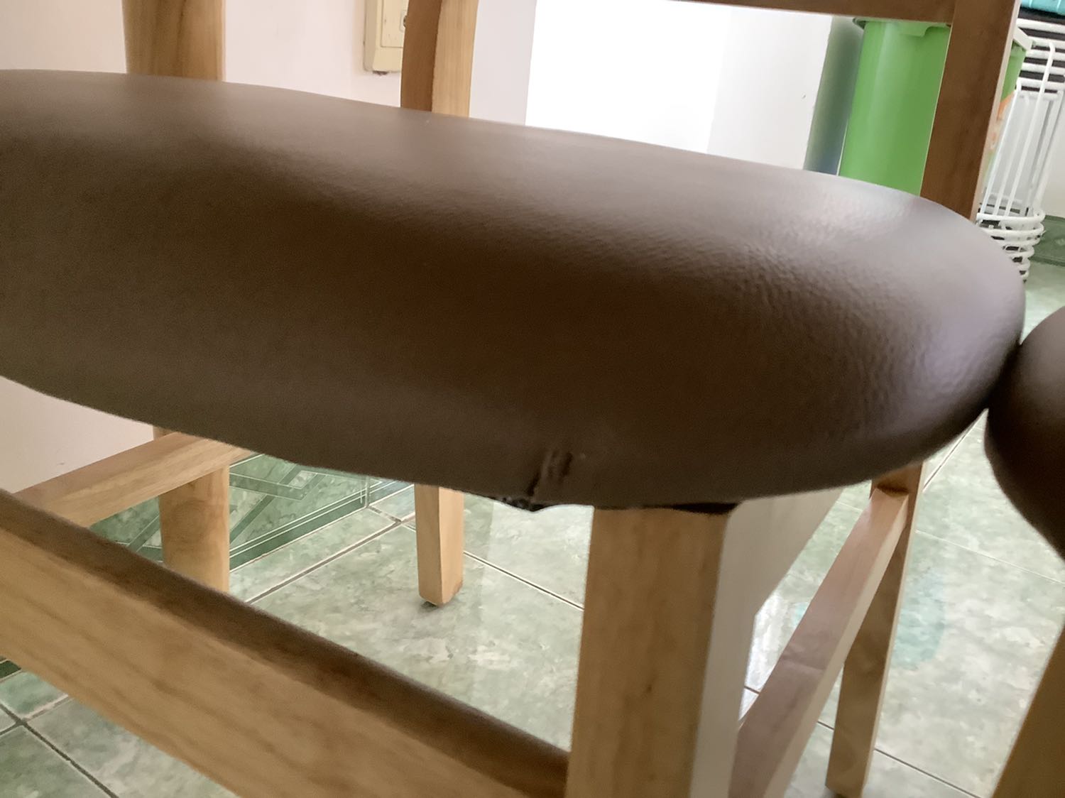 Sản phẩm bị rách . 6 ghế bị rách 5 cái , thì sẽ làm sao đây