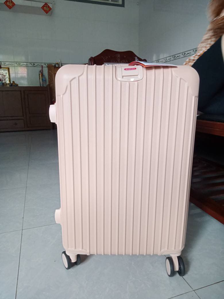sản phẩm mình khá ưng ý nhá. rất chắc chắn, đúng như mô tả,vali đựng đồ rất hợp lí. nhà mình ba người đi du lịch cần mình em này à ok quá gọn nhẹ luôn