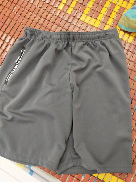 Hơi dày nhưng rất thoáng mát & thấm mồ hôi tốt. Có tí chỉ thừa nhưng ko phải vấn đề , lấy kéo cắt đi là xong Hơi dày nhưng rất thoáng mát & thấm mồ hôi tốt. Có tí chỉ thừa nhưng ko phải vấn đề , lấy kéo cắt đi là xong