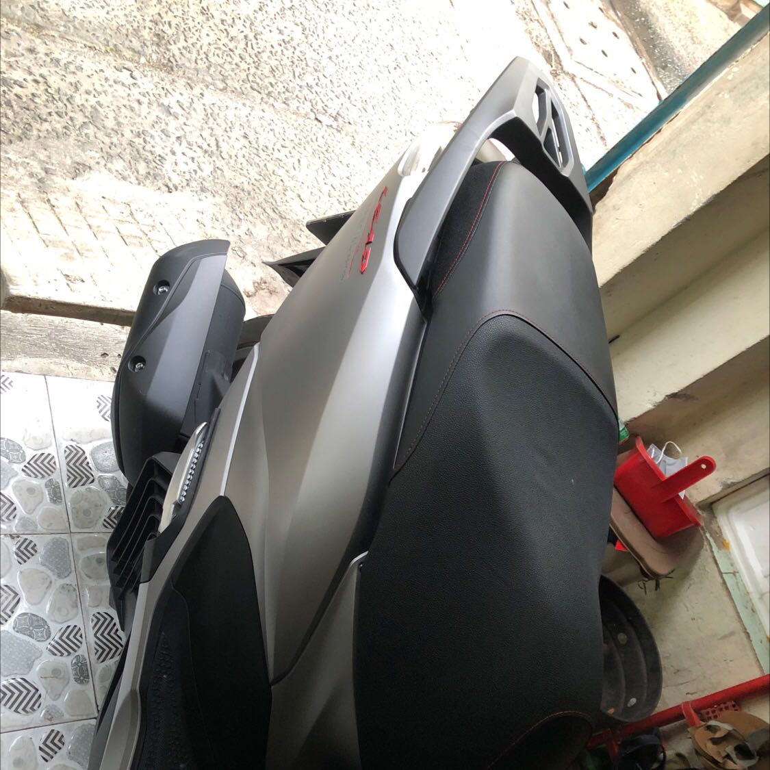 Giao hàng đúng hẹn, phục vụ chu đáo. Dịch vụ tốt, hài lòng.