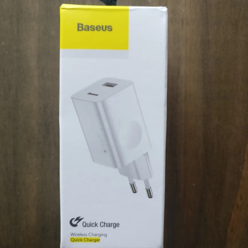 Củ sạc dùng sạc nhanh ổn định, sạc không bị nóng, thiết kế nhỏ gọn đẹp, nói chung đáng đòng tiền.