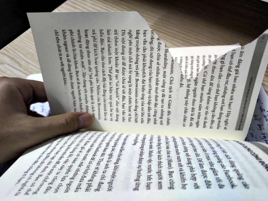 Đây là hiện trạng cuốn sách mình nhận được cách đây vài