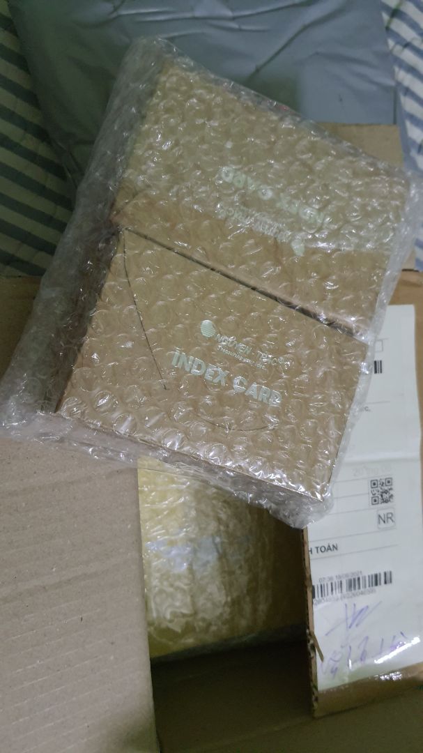 sản phẩm đẹp, hơi tiếc là cả 4 hộp đều là giấy dòng kẻ ngang. shop đóng gói rất kỹ từ trong ra ngoài.